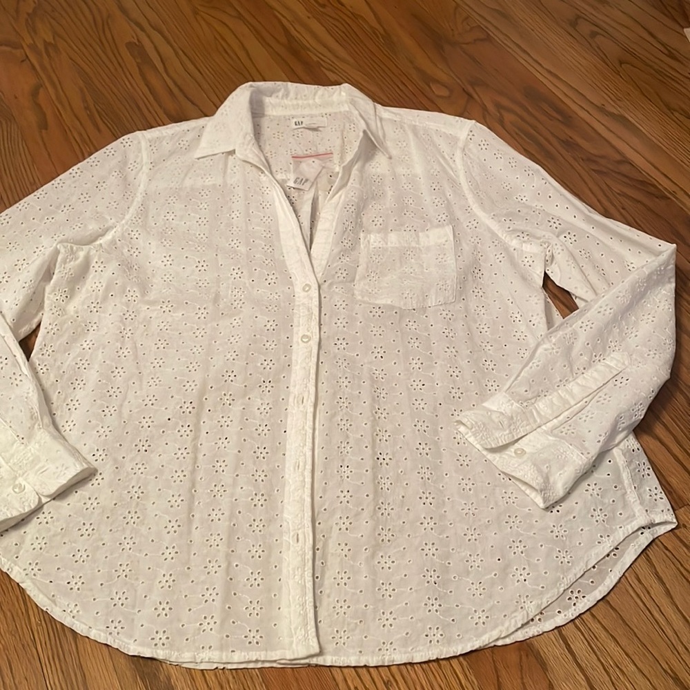 Gap eyelet top!